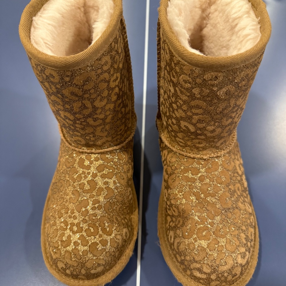 Size 3 Ugg Classic II Glitter Leopard Boot in Chestnut
